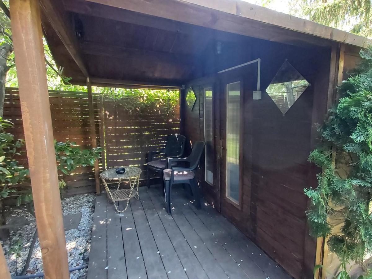 Relax Bungalow Terrace, Glamping Fahaz Siófok Exteriör bild