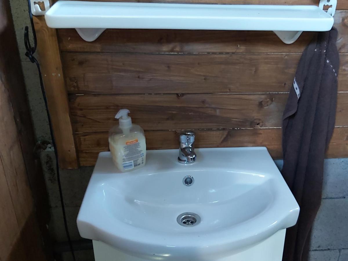 Relax Bungalow Terrace, Glamping Fahaz Siófok Exteriör bild